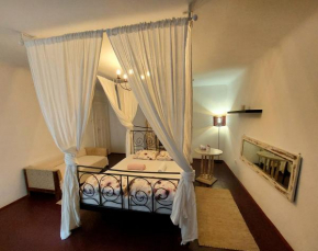 Purple romantic apartman